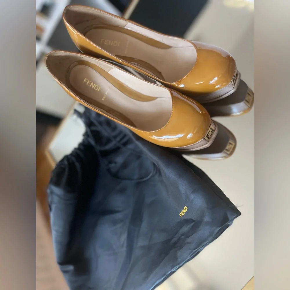 Fendi “Fendista” Tan Leather Logo Platform Pumps - Picture 7 of 7